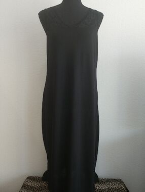 Elegant Black Lace-Trim Sleep Chemise